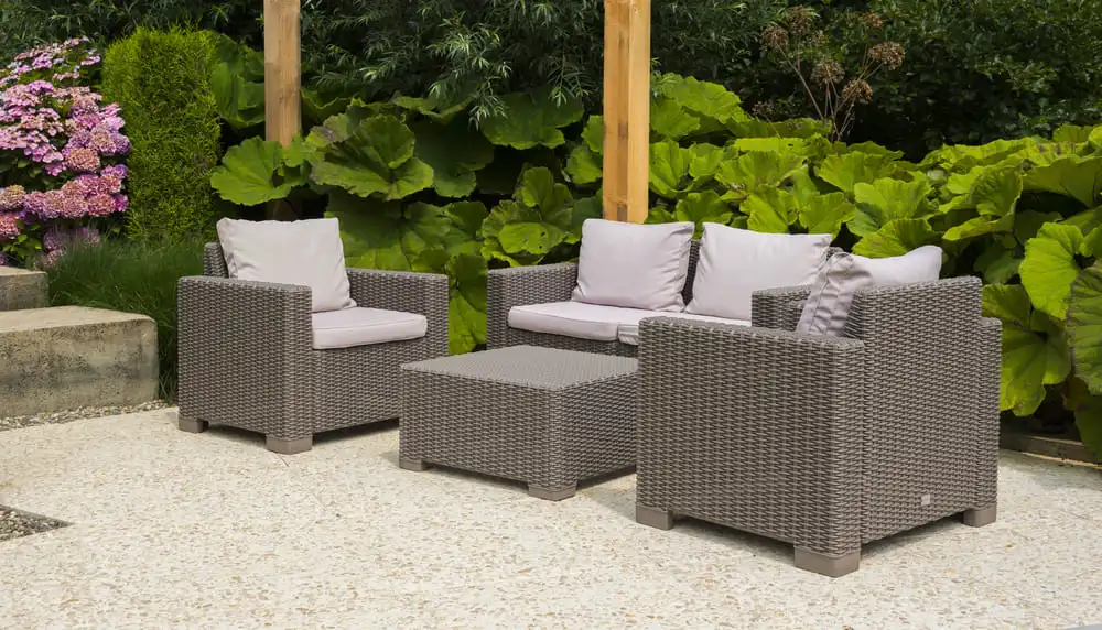 Muebles plásticos: ventajas, usos y dónde encontrarlos